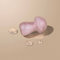 Набор противоотечная сыворотка и массажный грибочек HUGS Plump It Draining Serum + Rose Quartz Massage Mushroom уп