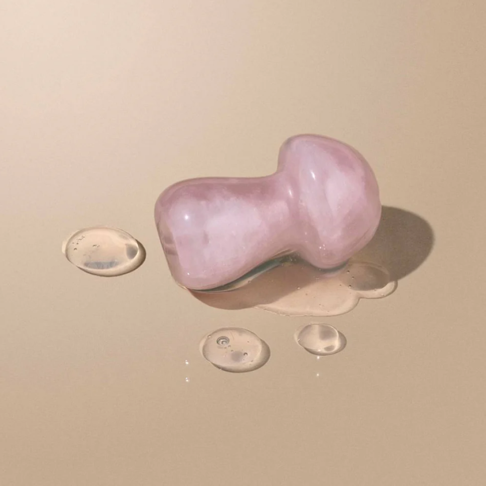 Набор противоотечная сыворотка и массажный грибочек HUGS Plump It Draining Serum + Rose Quartz Massage Mushroom уп (Цена: 1 099 грн.)