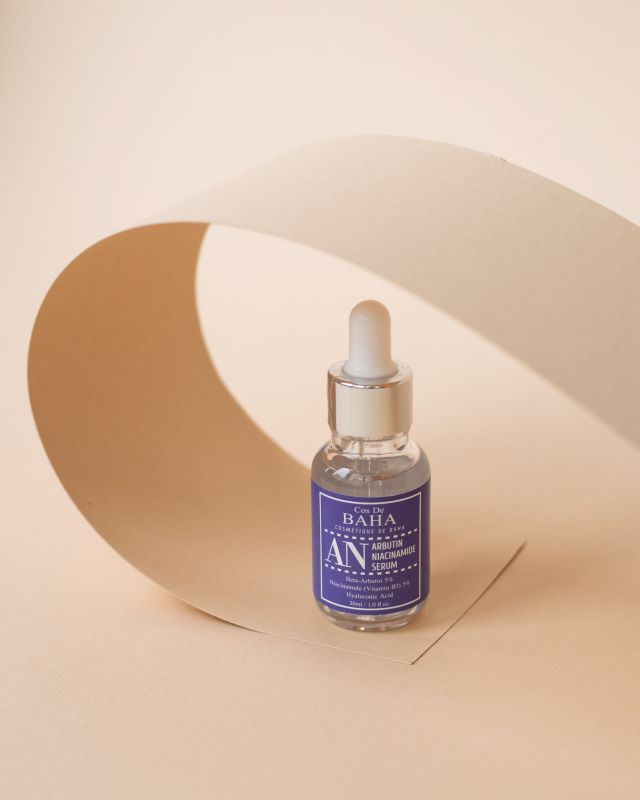 Осветляющая интенсивная сыворотка COS DE BAHA Arbutin 5% + Niacinamide 5%  30 мл (Цена: 535 грн.)