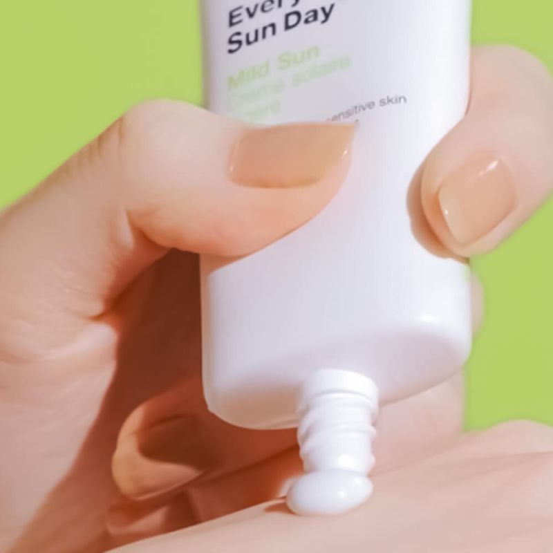 Мягкий солнезащитный крем для чувствительной кожи DR.JART+ Every Sun Day Mild Sun SPF43 PA+++ 30 мл (Цена: 504 грн.)
