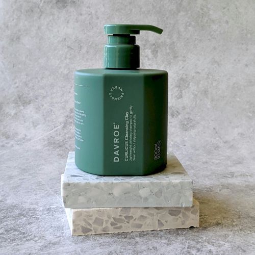 Детокс-шампунь с глиной для очищения волос DAVROE Curlicue Cleansing Clay Shampoo 300 мл (Цена: 1 850 грн.)