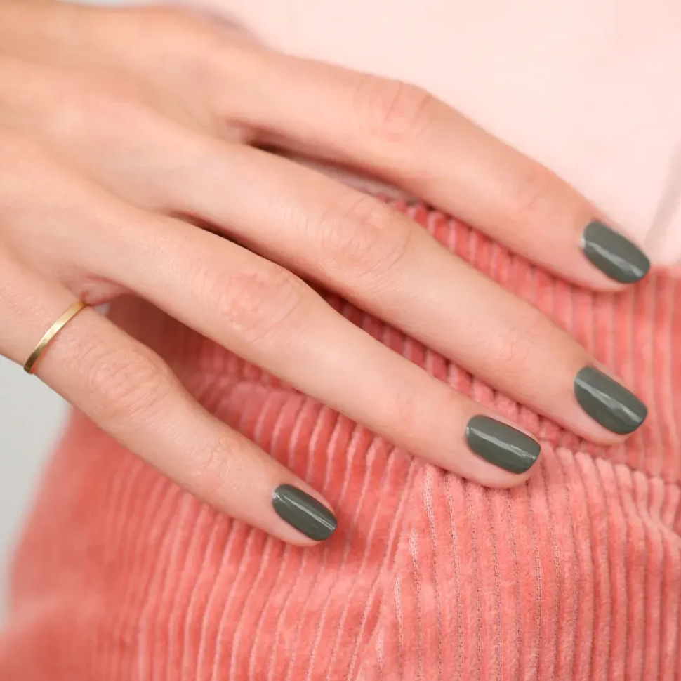 MANUCURIST лак для нігтів з оливково-зеленим відтінком Green™ Khaki 15 мл (Ціна: 790 грн.)