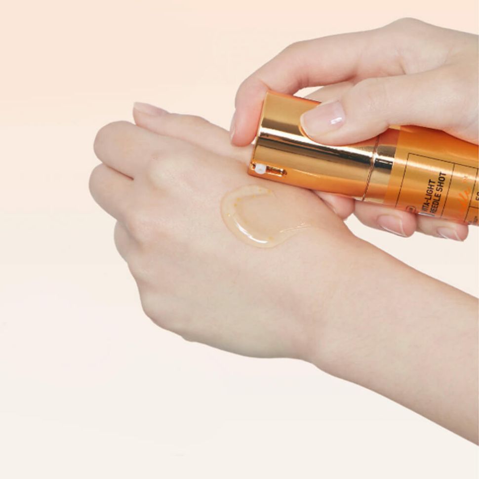 Бустер-сыворотка с микроиглами и витамином C VT COSMETIC Vita-Light Reedle Shot 100 50 мл (Цена: 1 320 грн.)