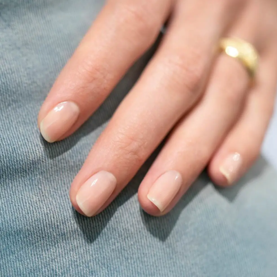 MANUCURIST Green Beige лак для нігтів з нюдовим відтінком 15 мл (Ціна: 790 грн.)