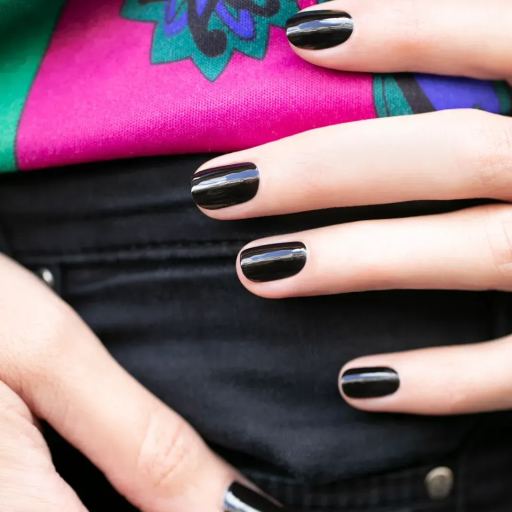 MANUCURIST лак для нігтів з насиченим чорним відтінком Green™ Licorice 15 мл