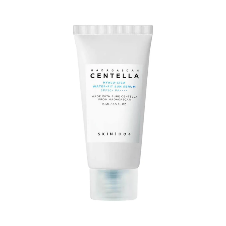 SKIN1004 сонцезахисна сироватка Madagascar Centella Hyalu-Cica Water-Fit Sun Serum SPF50+ PA++++ 15 мл (Ціна: 335 грн.)