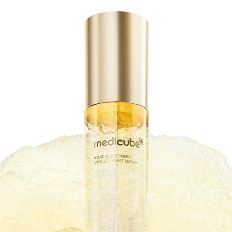 MEDICUBE освітлювальна гель-сироватка з кодзієвою кислотою та куркумою Kojic Acid Turmeric Vita Jelly Mist Serum 100 мл (Ціна: 1 125 грн.)