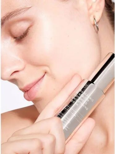Осветляющая сыворотка с транексамовой кислотой и арбутином ALLIES OF SKIN Tranexamic & Arbutin Advanced Brightening Serum 30 мл (Цена: 4 990 грн.)