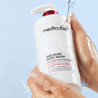 MEDICUBE Red Acne Body Wash протизапальний гель для душу з кислотами 400 г