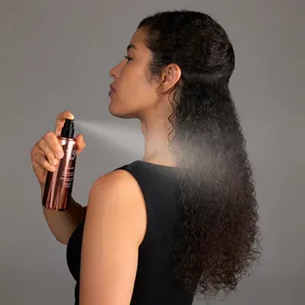 Спрей для блеска и глубокого увлажнения с термозащитой NEQI Diamond Glass Ultimate Styling Spray 180 мл (Цена: 705 грн.)