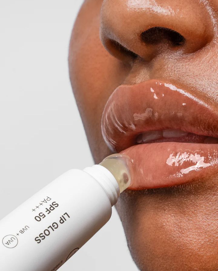 Бальзам для губ Glossy TRANSPARENT LAB Lip Gloss SPF50 15 мл (Цена: 804 грн.)