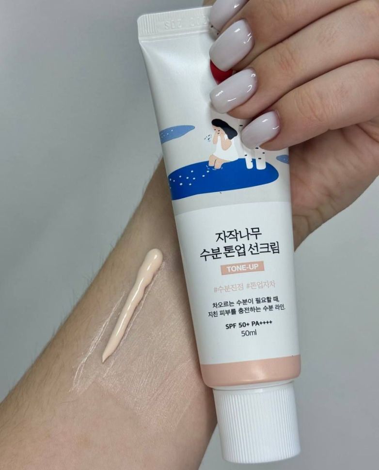 Тонирующий солнцезащитный крем с березовым соком ROUND LAB Birch Juice Moisturizing Tone Up Sunscreen 50 мл (Цена: 830 грн.)